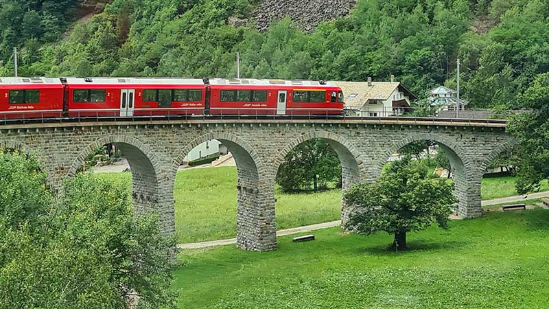 Bernina Expressen en fantastisk t�gresa genom Alperna p� Tj�rnarpsbuss bussresa.