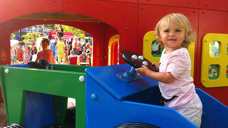 DUPLO Land p LEGOLAND Billund  ett frgglatt lekland med DUPLO Express, flygplan och lekhus fr de yngsta ventyrarna.