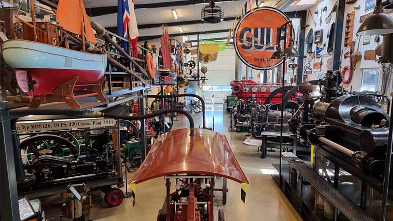 Maskinrummet i Skagen  historiska motorer och teknik i maritim milj. Ett av Tjrnarpsbuss stopp under Skagenresan