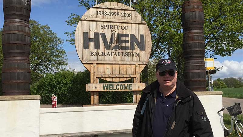 Spirit o Hven i Backafallsbyn under en bussresa till Ven med Tj�rnarpsbuss.