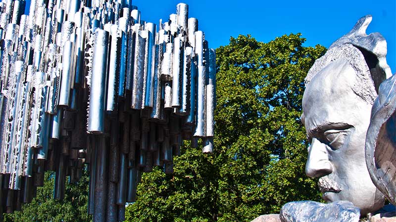 Konst, kultur och arkitektur kännetecknar Helsingfors där vi gör en rundtur under bussresan med Tjörnarpsbuss