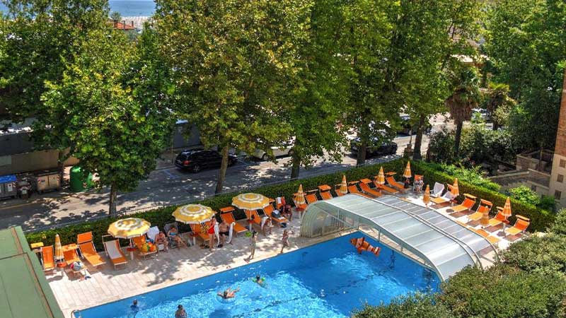 Den stora poolen på Hotel Excelsior i Cervia