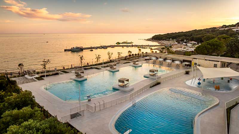 Resort AMarin Poolomr�de