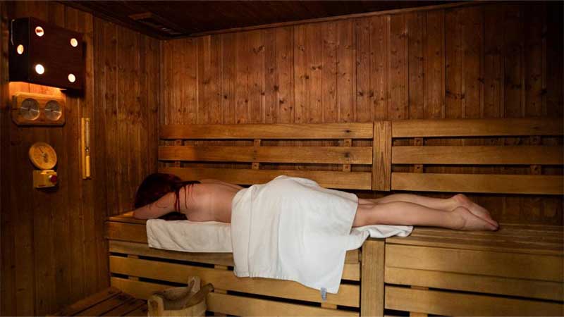 Koppla av i en av hotellets bastur