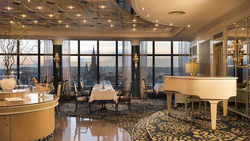 Den eleganta restaurangen på maritim Hotel Ulm.p