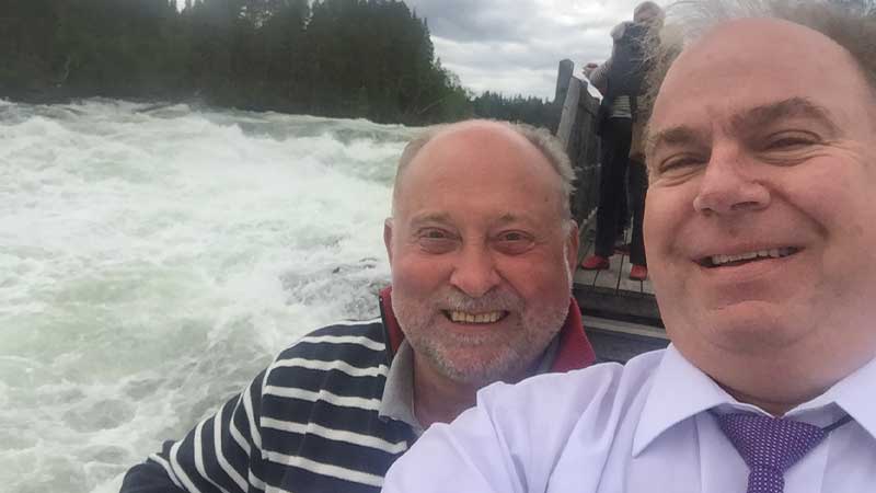 Tjrnarpsbuss p resa till Lofoten med stopp vid Storforsen  naturskna upplevelser i Sverige och Norge