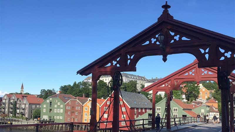 Tjrnarpsbuss p resa till Lofoten med stopp i Trondheim  upplev Norges kultur och natur med buss