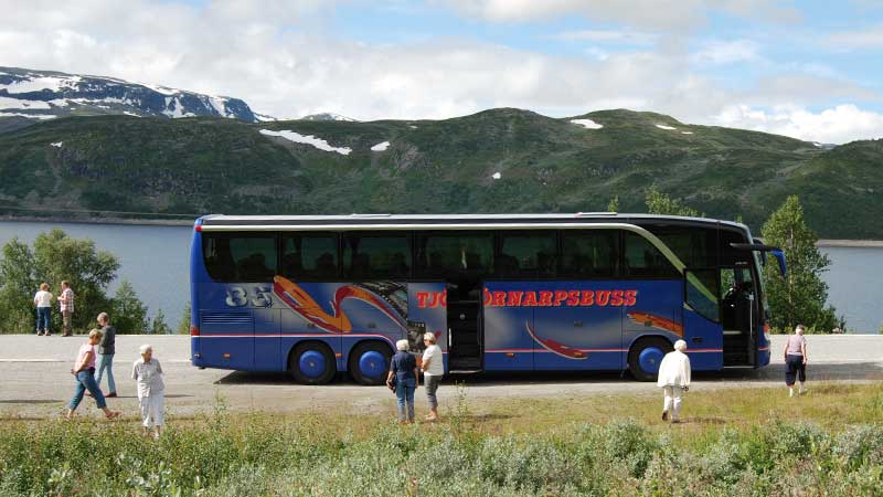 Tjörnarpsbuss njuter av den vackra naturen