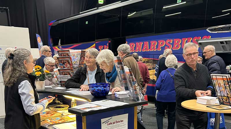 Seniormässa Malmö en resemässa där Tjörnarpsbuss ställer ut med monter och ny fin helturistbuss!