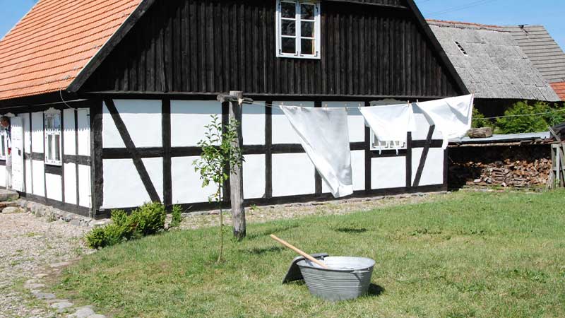 Traditionell kultur i Swowolo friluftsmuseum  Polenresa med Tjrnarpsbuss till Pommern