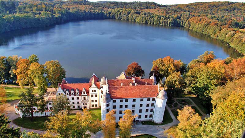 Castle Podewils i Krąg, Pommern  barock och renssansslott frn 1414, bo hr med Tjrnarpsbuss under polenresan