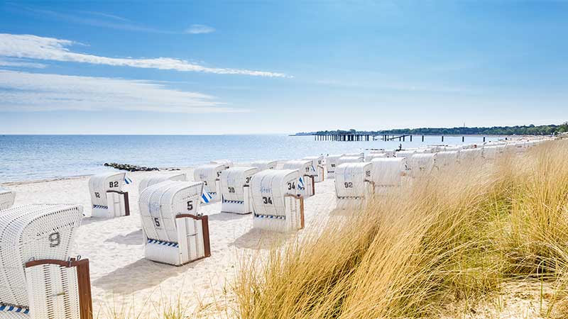 Międzyzdroje bjuder p en perfekt kombination av strandliv och spa vid Polens stersjkust  idealiskt fr en sparesa med Tjrnarpsbuss