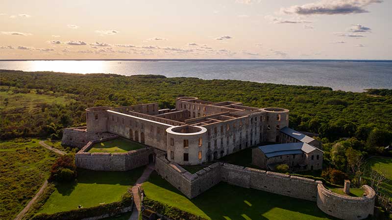 Borgholms slott p� �land en fantastisk f�stning som vi bes�ker under bussresan till �lands sk�rdefest. 