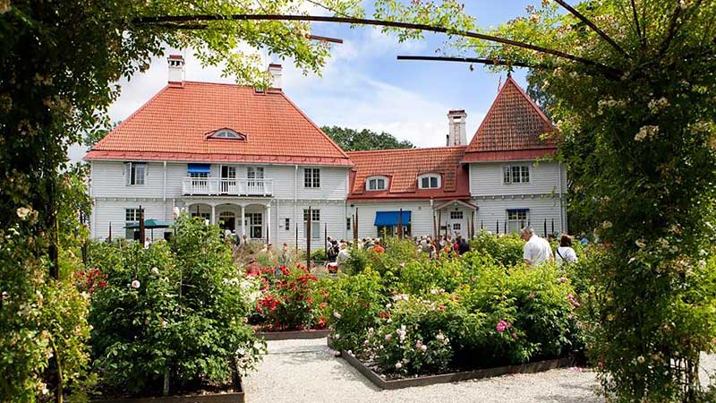 Wij Trdgrdar i Ockelbo  en inspirerande trdgrdspark med ekologiska odlingar, hantverk och naturskna visningstrdgrdar