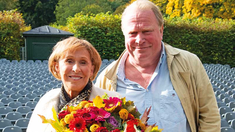 Eva Rydberg och Claes Malmberg p� Fredriksdals Friluftsteater d�r det spelas musikaliskfars om sommaren