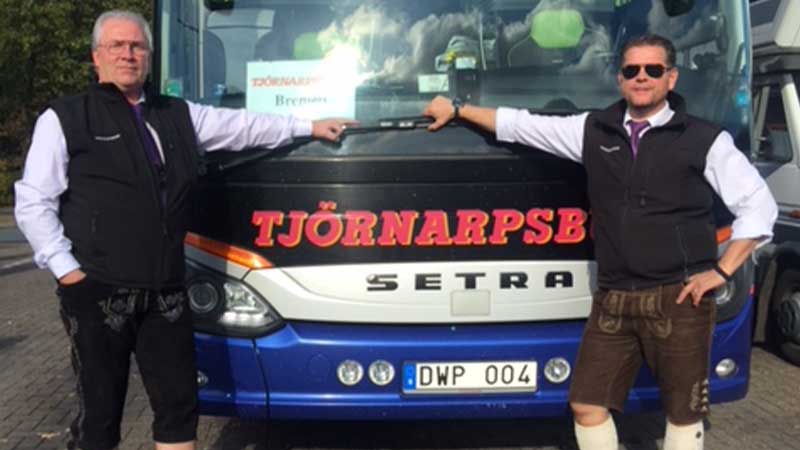 Tobbe och Mats ikldda lederhosen p vg till oktoberfesten i Bremen