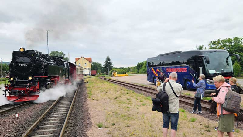 Resenrer frn Tjrnarpsbuss ser nglok i Harz  klassisk jrnvgskultur mter bussresa