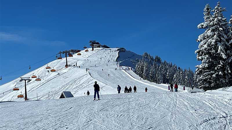 Underbar skidåkning i breda härliga pister i Leogang Saalbach