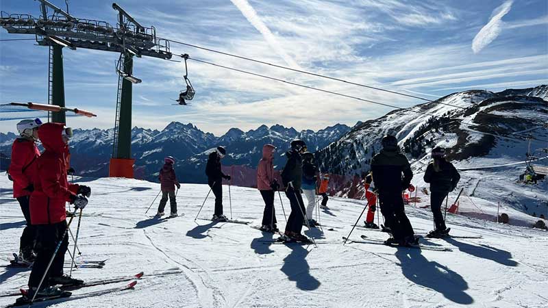 Skidkare p gruppresa till Val di Fassa i Italien  skidresa till Dolomiterna med Tjrnarpsbuss